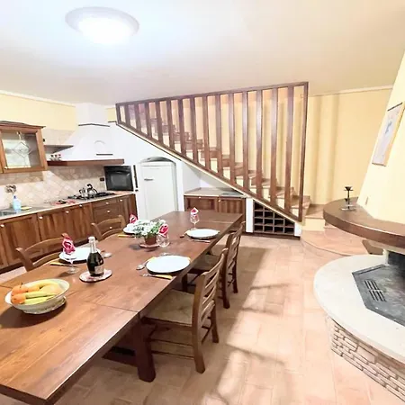 Villa Traditional Town House Central - Car Is Unnecessary - Wifi - Sleeps 10 *
