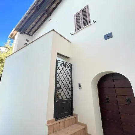 Villa Traditional Town House Central - Car Is Unnecessary - Wifi - Sleeps 10