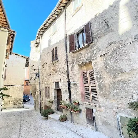 Traditional Town House Central - Car Is Unnecessary - Wifi - Sleeps 10 Villa *