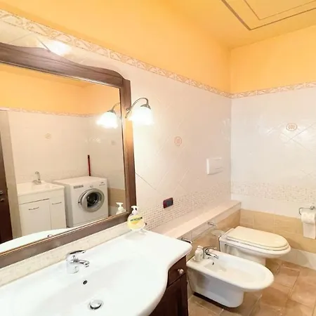 Traditional Town House Central - Car Is Unnecessary - Wifi - Sleeps 10 *