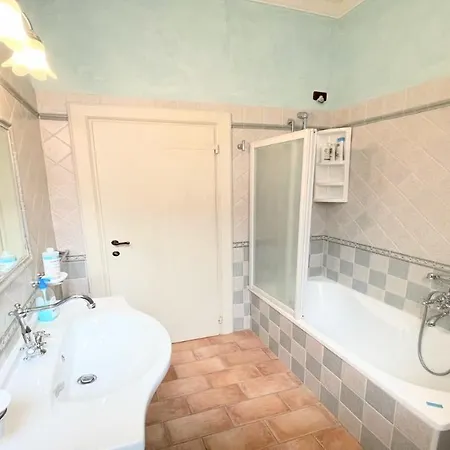Traditional Town House Central - Car Is Unnecessary - Wifi - Sleeps 10 Spoleto