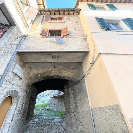 Traditional Town House Central - Car Is Unnecessary - Wifi - Sleeps 10