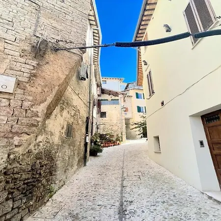Traditional Town House Central - Car Is Unnecessary - Wifi - Sleeps 10 Villa Spoleto