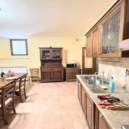 Villa Traditional Town House Central - Car Is Unnecessary - Wifi - Sleeps 10 *