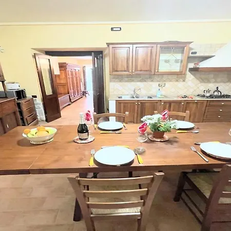 Traditional Town House Central - Car Is Unnecessary - Wifi - Sleeps 10 Villa Spoleto