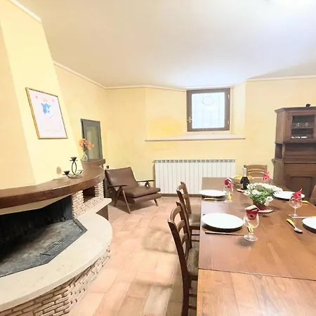 Traditional Town House Central - Car Is Unnecessary - Wifi - Sleeps 10 Spoleto