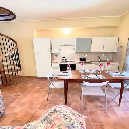 Traditional Town House Central - Car Is Unnecessary - Wifi - Sleeps 10 * Spoleto