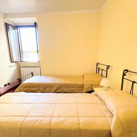 Traditional Town House Central - Car Is Unnecessary - Wifi - Sleeps 10 Spoleto