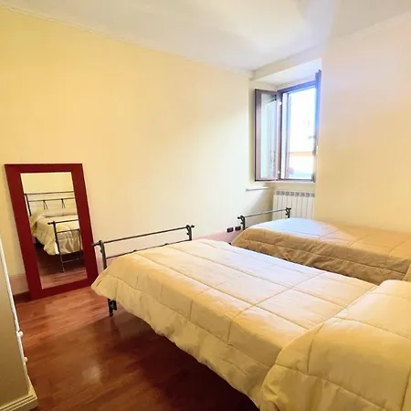 Traditional Town House Central - Car Is Unnecessary - Wifi - Sleeps 10