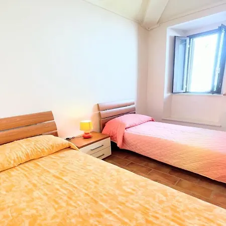 Villa Traditional Town House Central - Car Is Unnecessary - Wifi - Sleeps 10