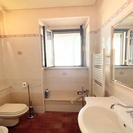 Traditional Town House Central - Car Is Unnecessary - Wifi - Sleeps 10 * Spoleto