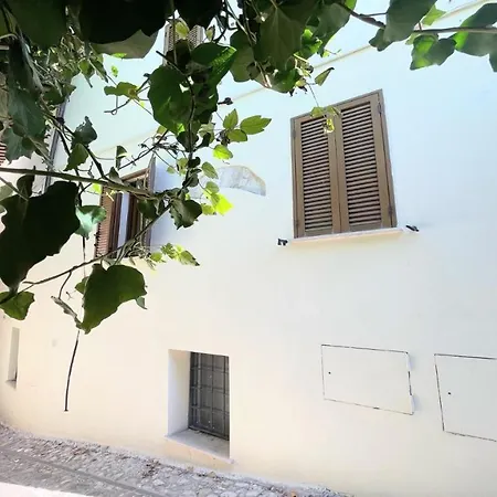 Traditional Town House Central - Car Is Unnecessary - Wifi - Sleeps 10 * Spoleto