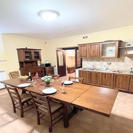 Traditional Town House Central - Car Is Unnecessary - Wifi - Sleeps 10 * Spoleto