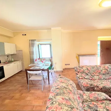 Traditional Town House Central - Car Is Unnecessary - Wifi - Sleeps 10 Villa *