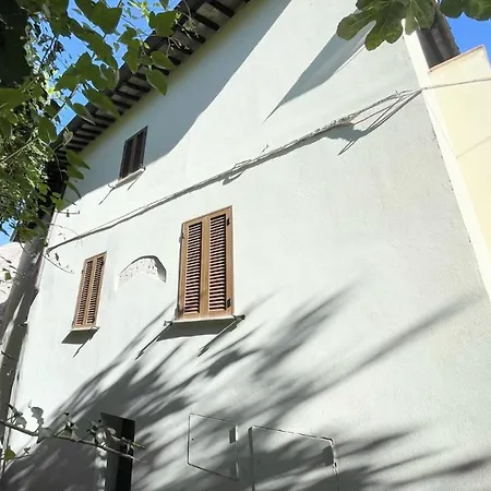 Traditional Town House Central - Car Is Unnecessary - Wifi - Sleeps 10 Spoleto