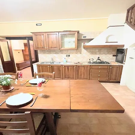 Traditional Town House Central - Car Is Unnecessary - Wifi - Sleeps 10 Spoleto