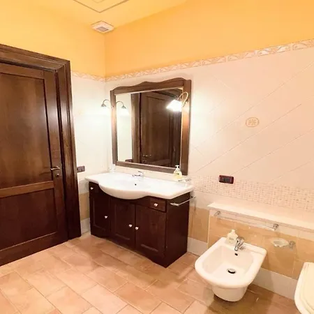 Traditional Town House Central - Car Is Unnecessary - Wifi - Sleeps 10 Spoleto