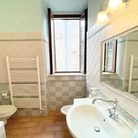Traditional Town House Central - Car Is Unnecessary - Wifi - Sleeps 10 Villa *