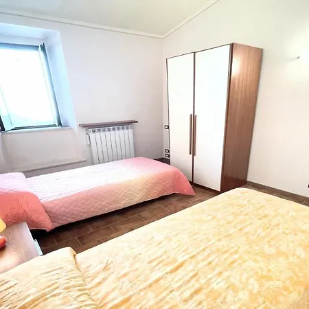 Traditional Town House Central - Car Is Unnecessary - Wifi - Sleeps 10 Villa *