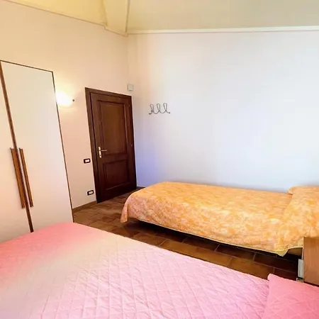 Traditional Town House Central - Car Is Unnecessary - Wifi - Sleeps 10 Spoleto
