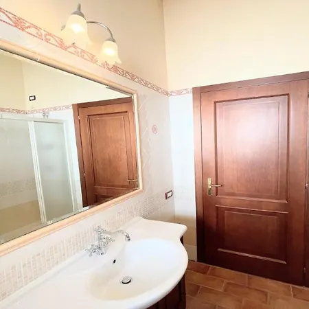 Traditional Town House Central - Car Is Unnecessary - Wifi - Sleeps 10 Villa *