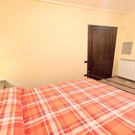 Traditional Town House Central - Car Is Unnecessary - Wifi - Sleeps 10 Villa *