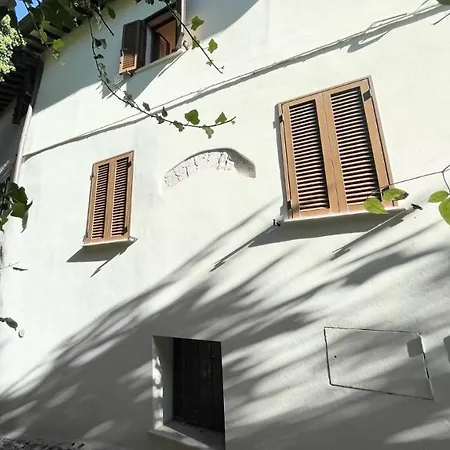Traditional Town House Central - Car Is Unnecessary - Wifi - Sleeps 10 Villa Spoleto